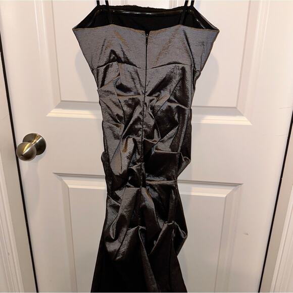 BETSY & ADAM Strapless Ruffled Zipper Trim Metallic Gray Dress Size 6 - Picture 2 of 3